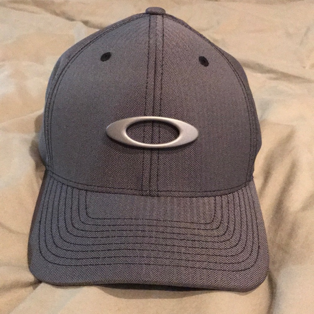 Oakley Flex Fit Grey Hat